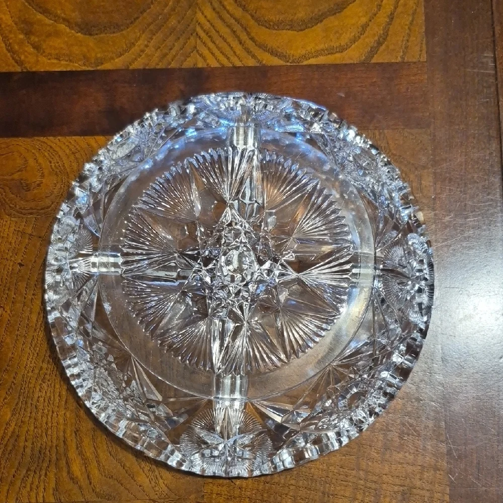 Elegant Crystal Cut Glass Bowl - Picture 3 of 7